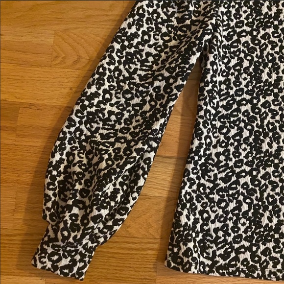 Cute & Classy Top! - Picture 2 of 5